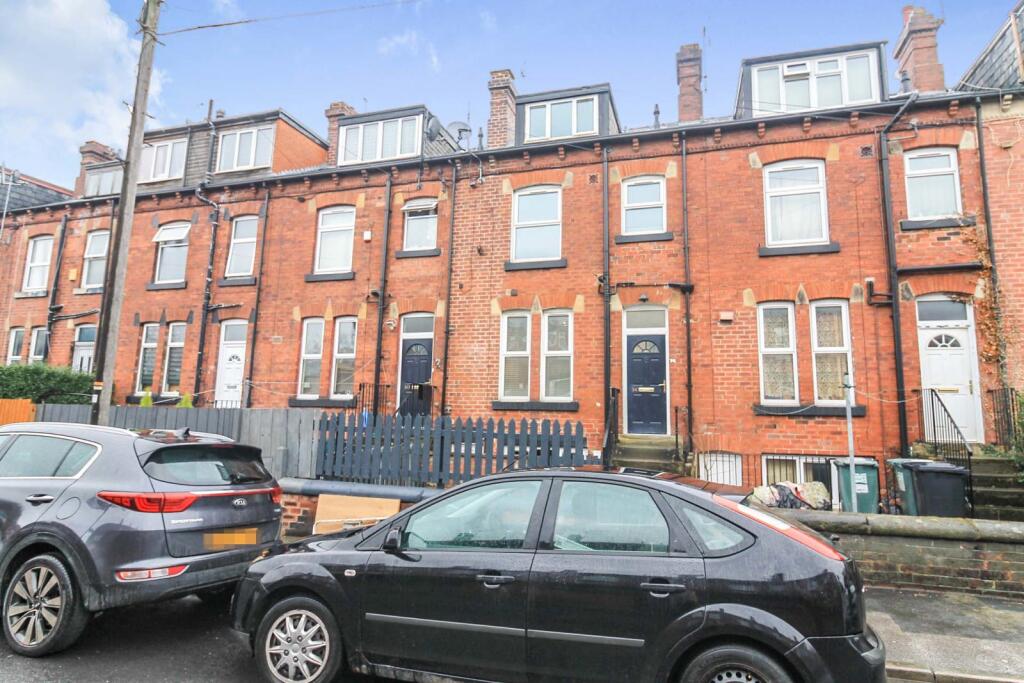 3 bed Mid Terraced House for rent in Leeds. From Linley & Simpson - Pudsey