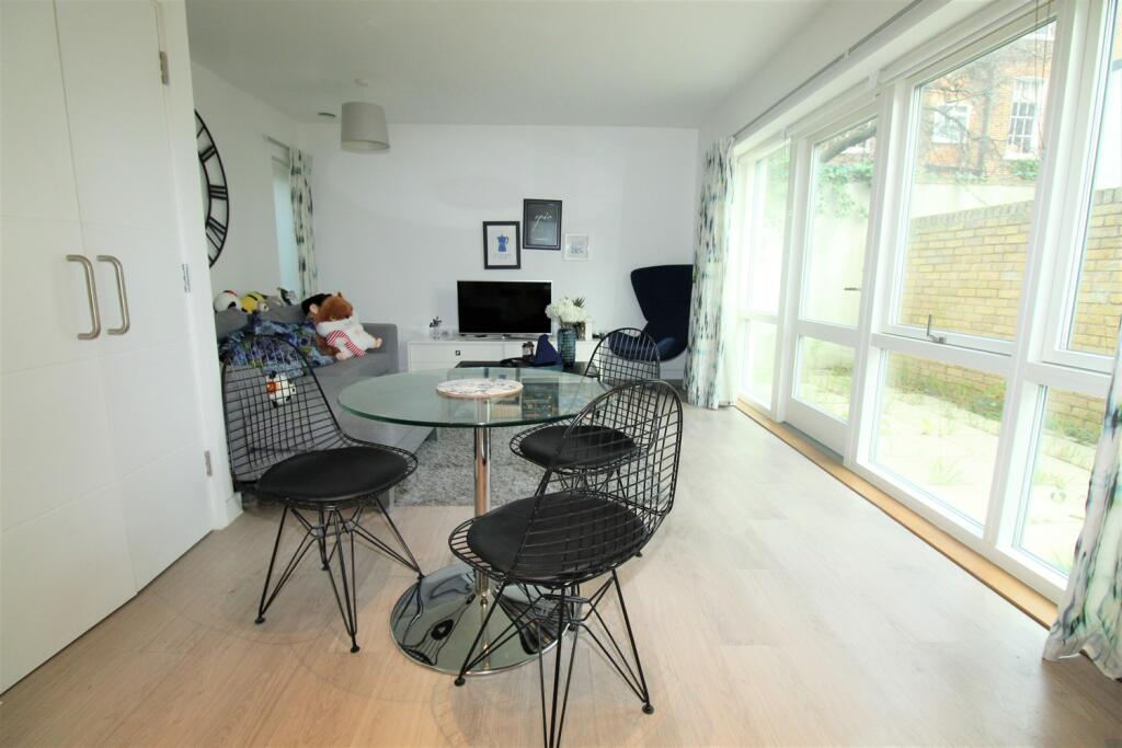 1 bed Detached House for rent in Islington. From Lionsgate Property Management