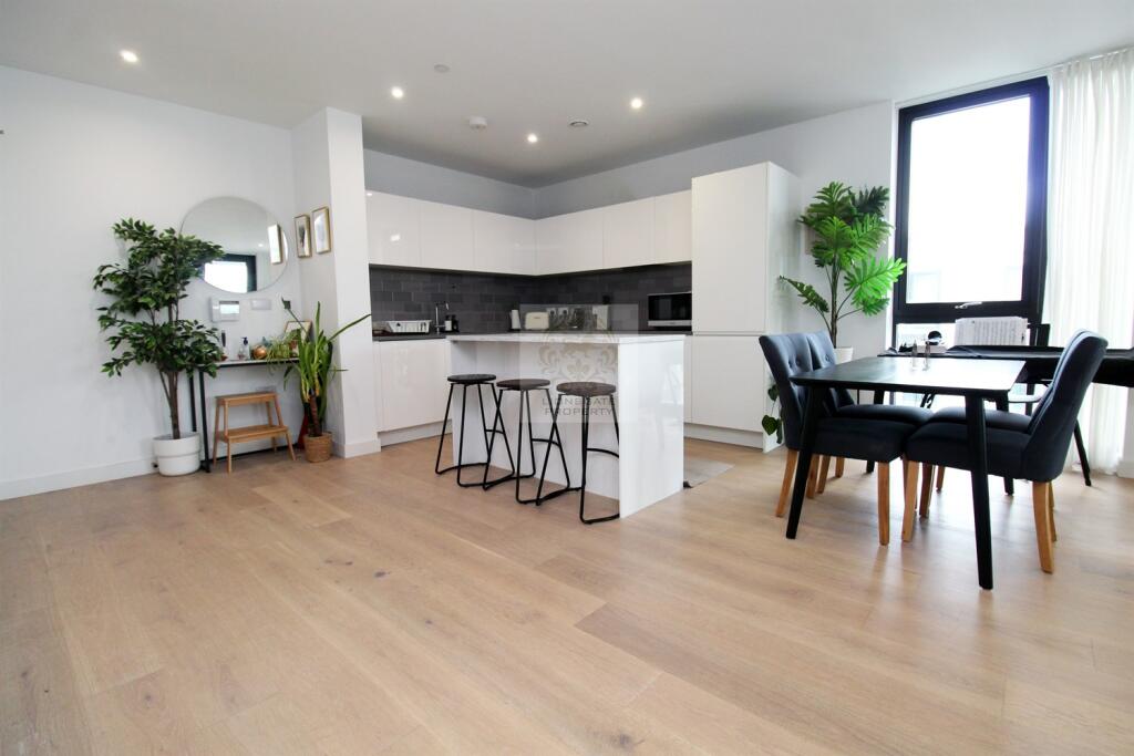 2 bed Apartment for rent in London. From Lionsgate Property Management