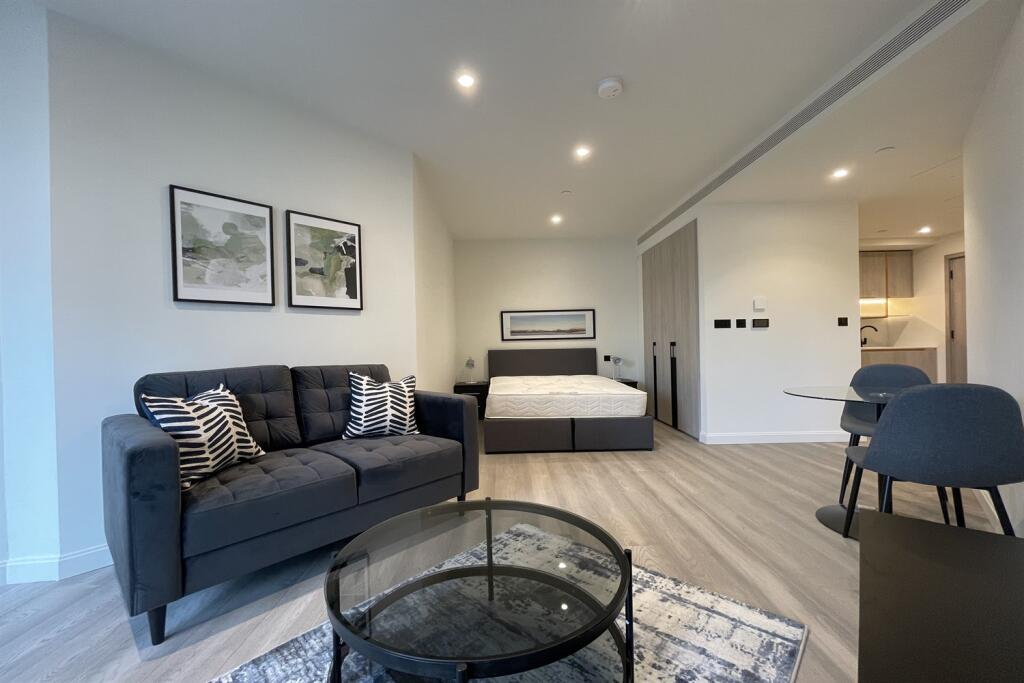 4 bed Apartment for rent in Poplar. From Lionsgate Property Management - London 4 bed Apartment for rent in Poplar. From Lionsgate Property Management - London
