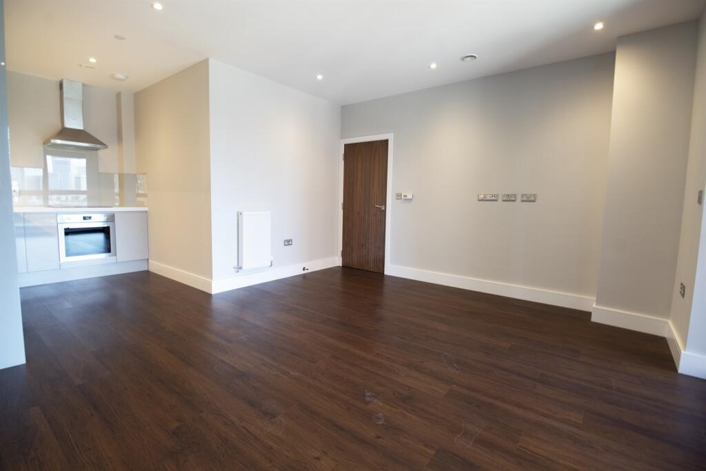 1 bed Apartment for rent in Poplar. From Lionsgate Property Management - London