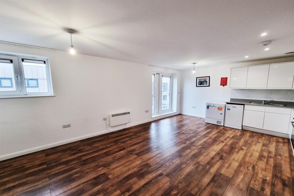 1 bed Apartment for rent in Farnham Royal. From Lionsgate Property Management - London 1 bed Apartment for rent in Farnham Royal. From Lionsgate Property Management - London