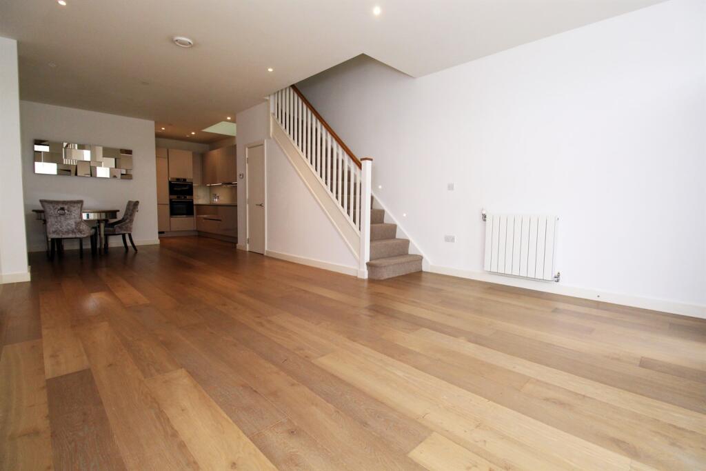 4 bed Detached for rent in Lewisham. From Lionsgate Property Management - London