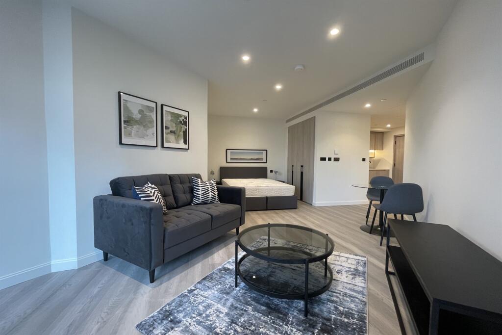 4 bed Apartment for rent in Poplar. From Lionsgate Property Management - London 4 bed Apartment for rent in Poplar. From Lionsgate Property Management - London
