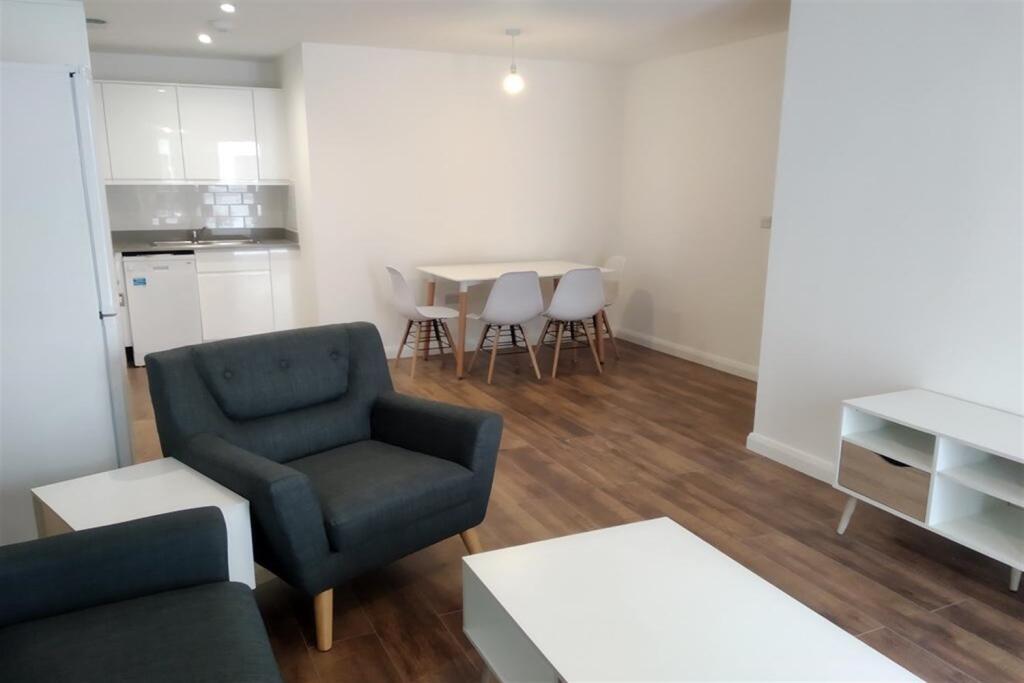 2 bed Apartment for rent in Farnham Royal. From Lionsgate Property Management - London