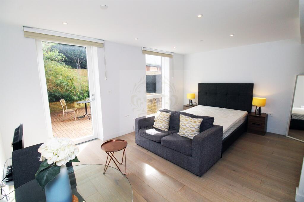4 bed Apartment for rent in Hammersmith. From Lionsgate Property Management - London 4 bed Apartment for rent in Hammersmith. From Lionsgate Property Management - London