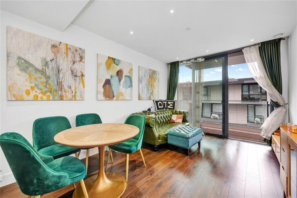 2 bed Apartment for rent in Stepney. From Lionsgate Property Management - London 2 bed Apartment for rent in Stepney. From Lionsgate Property Management - London