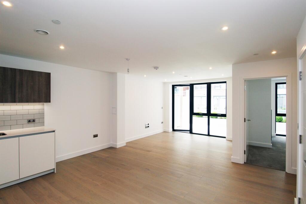 1 bed Apartment for rent in Clapham. From Lionsgate Property Management - London 1 bed Apartment for rent in Clapham. From Lionsgate Property Management - London