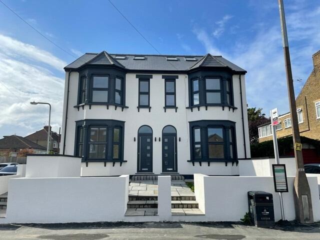 6 bed Semi Detached for rent in Waltham Abbey. From Lloyds Residential - Woodford Green