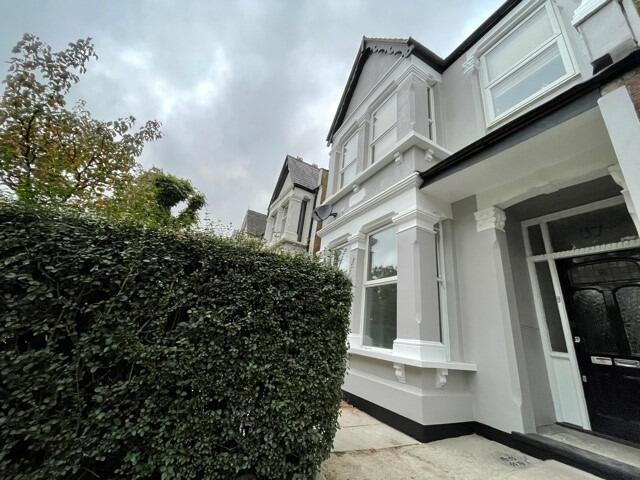 1 bed Apartment for rent in Walthamstow. From Lloyds Residential - Woodford Green