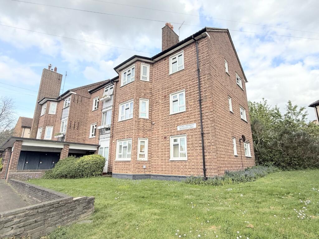 2 bed 1st Floor Flat for rent in Woodford. From Lloyds Residential - Woodford Green