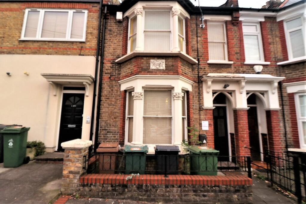 1 bed 1st Floor Flat for rent in Chingford. From Lloyds Residential - Woodford Green