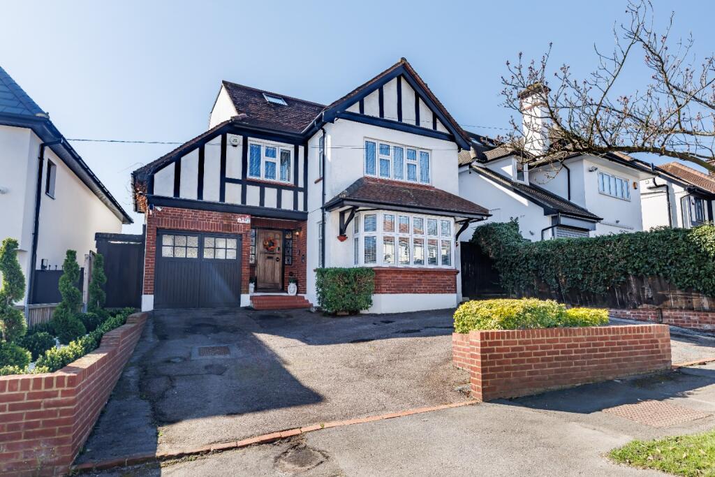 4 bed Detached for rent in Woodford. From Lloyds Residential - Woodford Green 4 bed Detached for rent in Woodford. From Lloyds Residential - Woodford Green