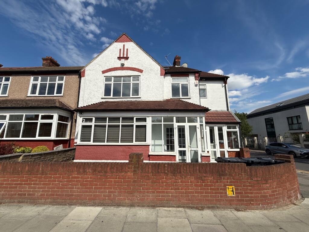 5 bed End of Terrace for rent in Woodford. From Lloyds Residential - Woodford Green