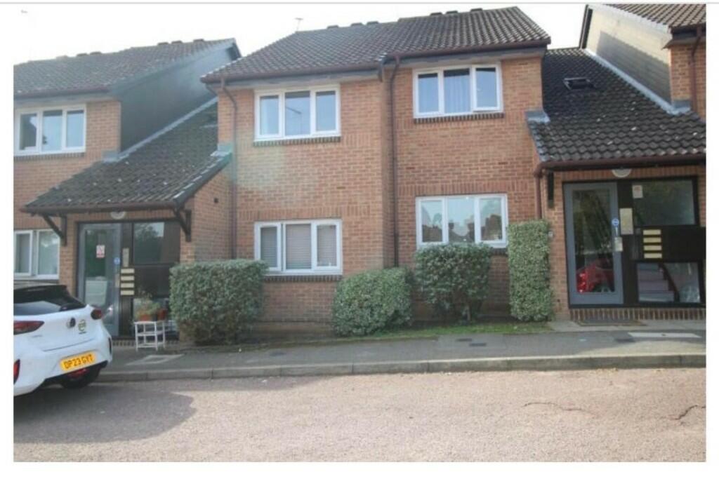 1 bed Flat for rent in Loughton. From London & Essex Estates - Ilford