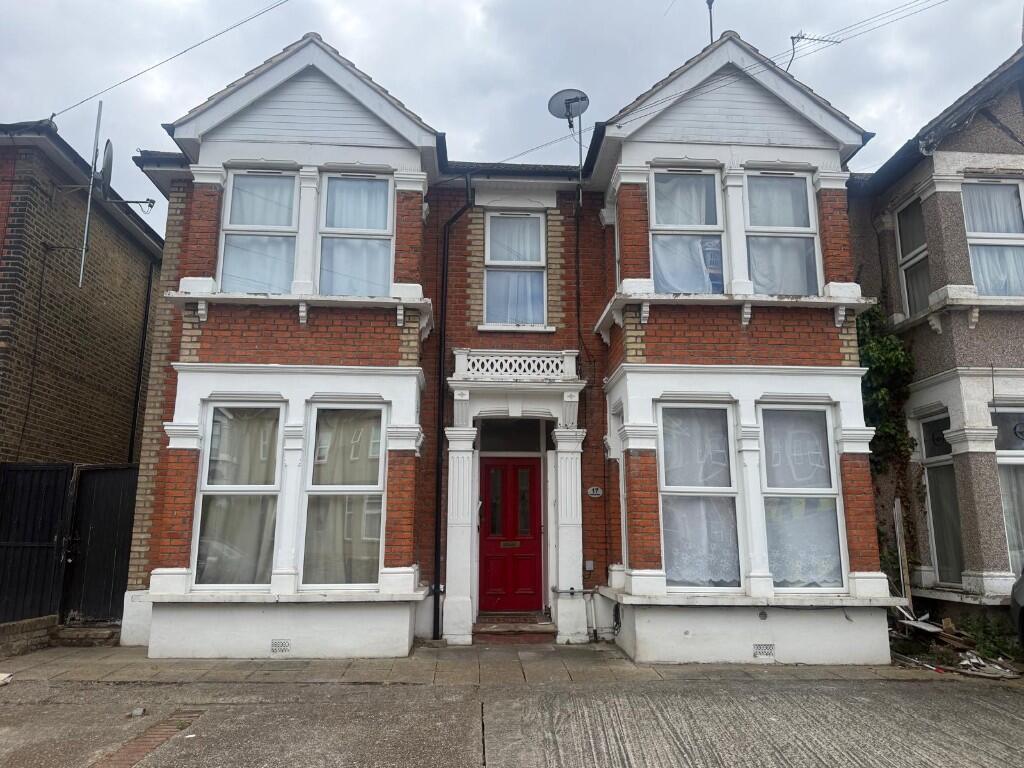 3 bed 1st Floor Flat for rent in Ilford. From London & Essex Estates - Ilford