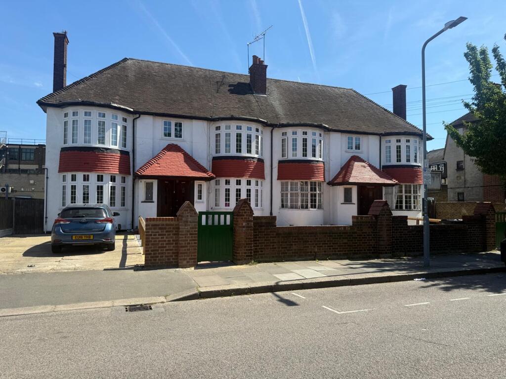 2 bed House (unspecified) for rent in Ilford. From London & Essex Estates - Ilford 2 bed House (unspecified) for rent in Ilford. From London & Essex Estates - Ilford