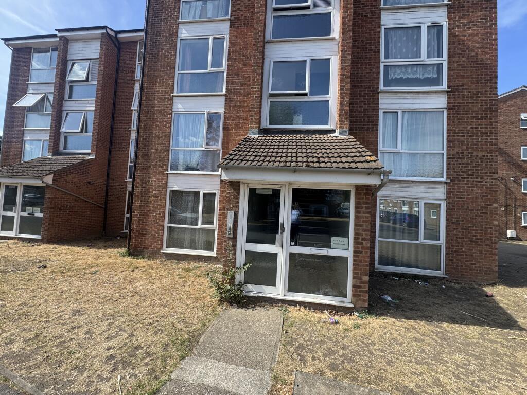 1 bed 1st Floor Flat for rent in Ilford. From London & Essex Estates - Ilford