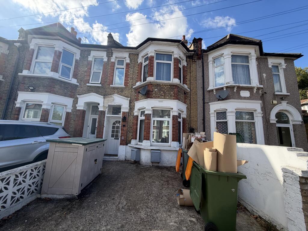 2 bed 1st Floor Flat for rent in London. From London & Essex Estates - Ilford