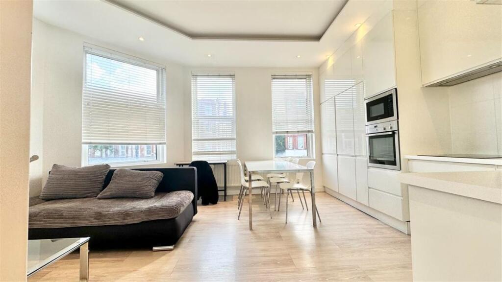 3 bed Apartment for rent in London. From LONDON HABITAT 3 bed Apartment for rent in London. From LONDON HABITAT