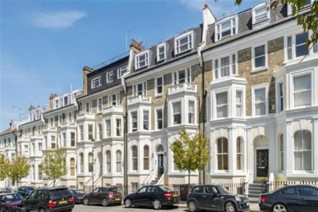2 bed Apartment for rent in Kensington. From LONDON HABITAT