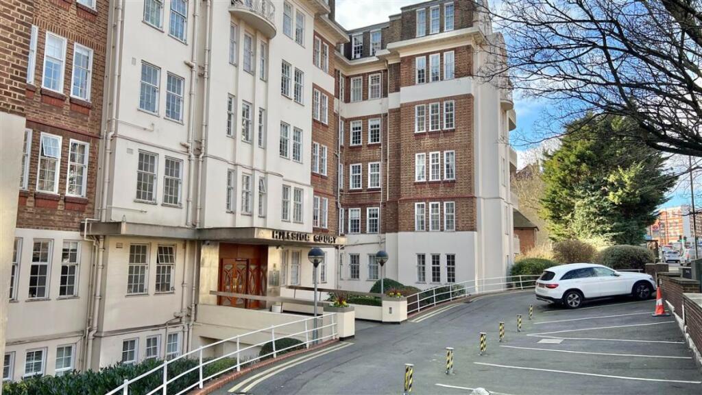4 bed Apartment for rent in Hampstead. From LONDON HABITAT
