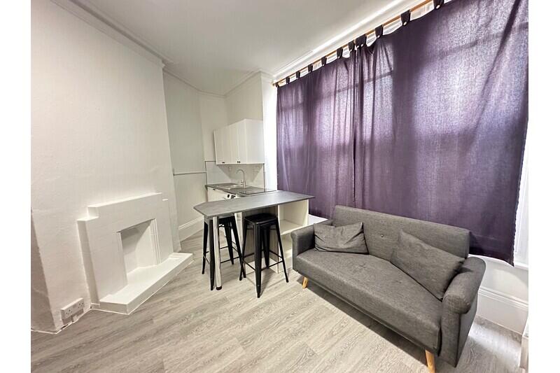 4 bed Studio for rent in London. From LONDON HomeLets Ltd