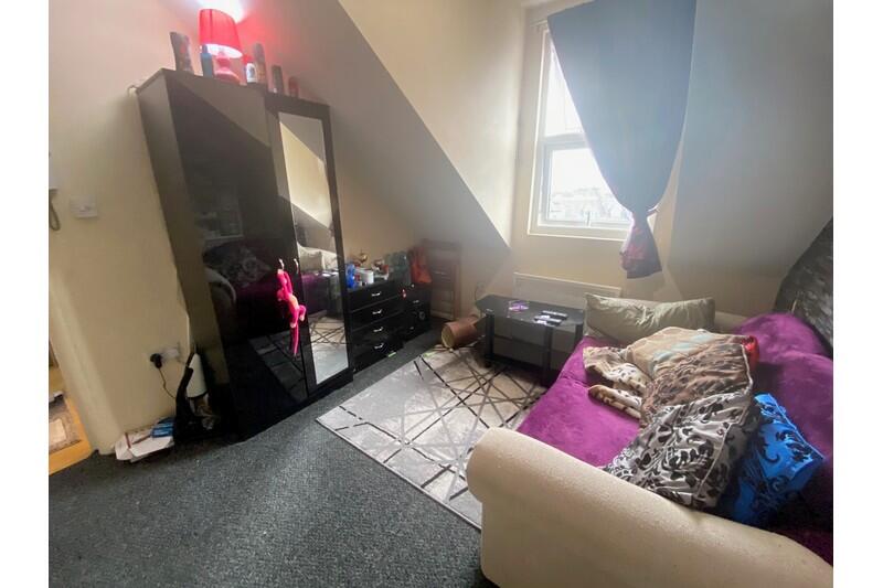 1 bed 1st Floor Flat for rent in Greenford. From LONDON HomeLets Ltd
