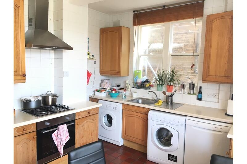 5 bed 1st Floor Flat for rent in London. From LONDON HomeLets Ltd