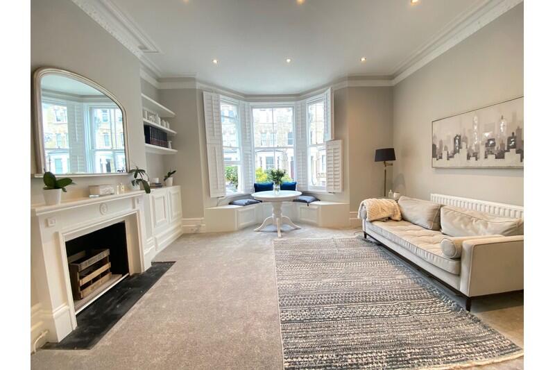 2 bed 1st Floor Flat for rent in Kensington. From LONDON HomeLets Ltd