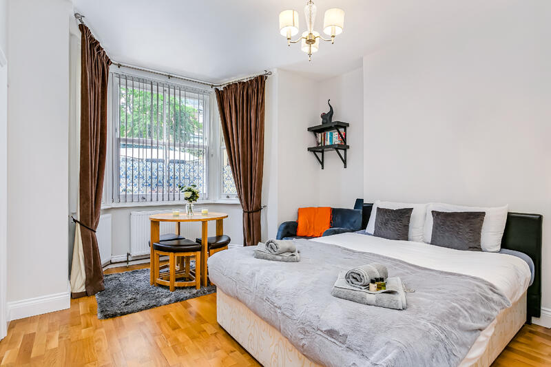 4 bed Studio for rent in London. From LONDON HomeLets Ltd