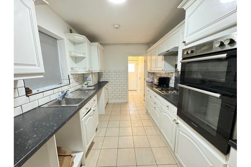 3 bed Mid Terraced House for rent in Hammersmith. From LONDON HomeLets Ltd