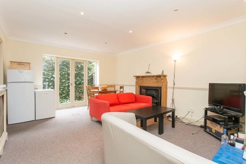 3 bed 1st Floor Flat for rent in London. From LONDON HomeLets Ltd