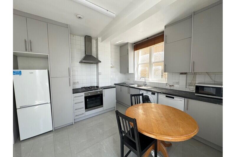 3 bed 1st Floor Flat for rent in Hammersmith. From LONDON HomeLets Ltd
