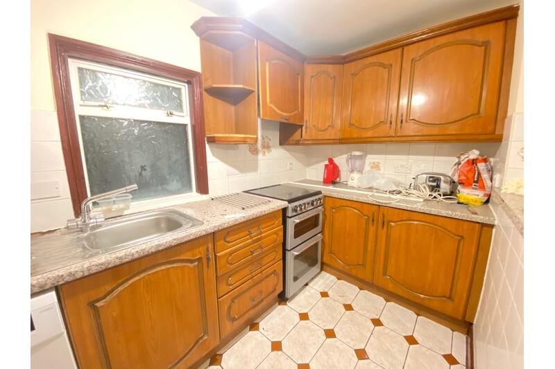 3 bed 1st Floor Flat for rent in London. From LONDON HomeLets Ltd