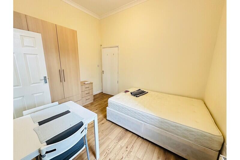 4 bed Studio for rent in Kensington. From LONDON HomeLets Ltd