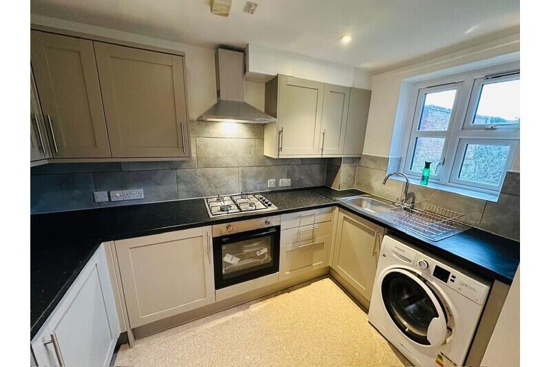1 bed 1st Floor Flat for rent in London. From LONDON HomeLets Ltd