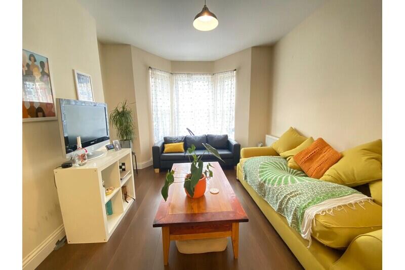 2 bed 1st Floor Flat for rent in Clapham. From LONDON HomeLets Ltd 2 bed 1st Floor Flat for rent in Clapham. From LONDON HomeLets Ltd