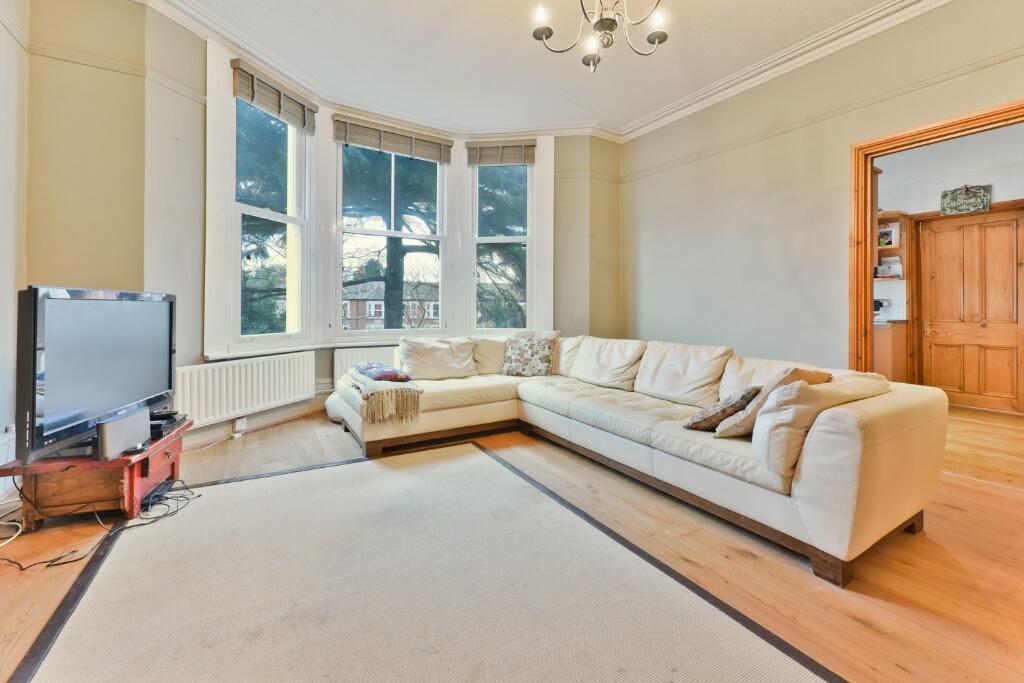3 bed Apartment for rent in London. From London Land and New Homes - Mayfair