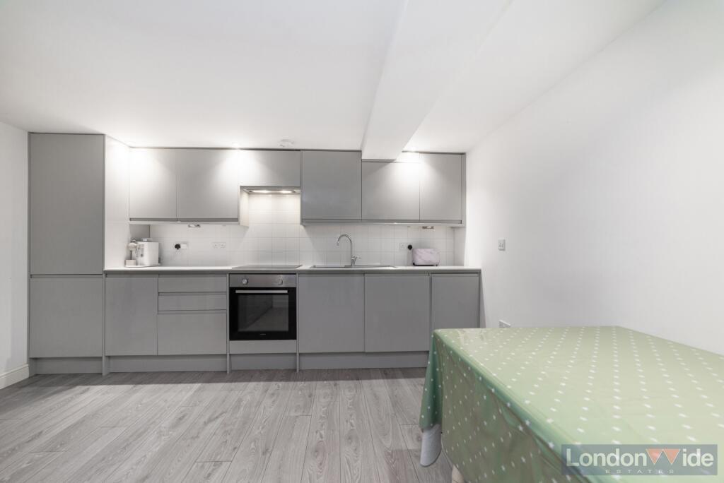 2 bed Apartment for rent in London. From London Wide Estates 2 bed Apartment for rent in London. From London Wide Estates