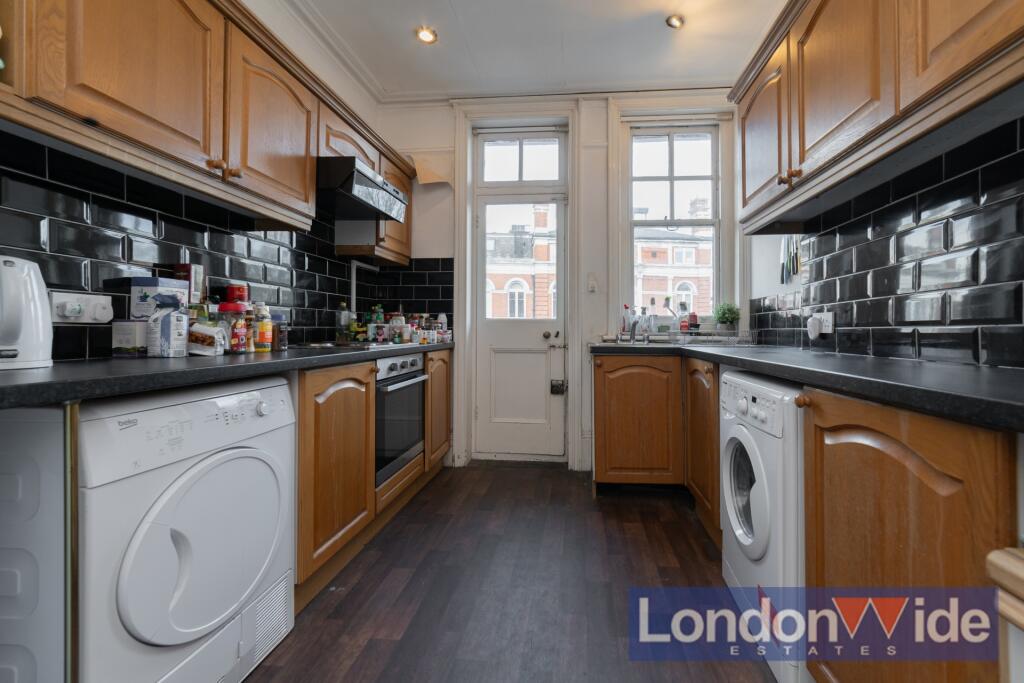 3 bed Apartment for rent in London. From London Wide Estates