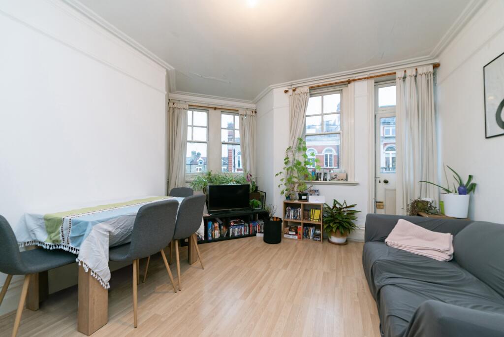 3 bed Apartment for rent in London. From London Wide Estates