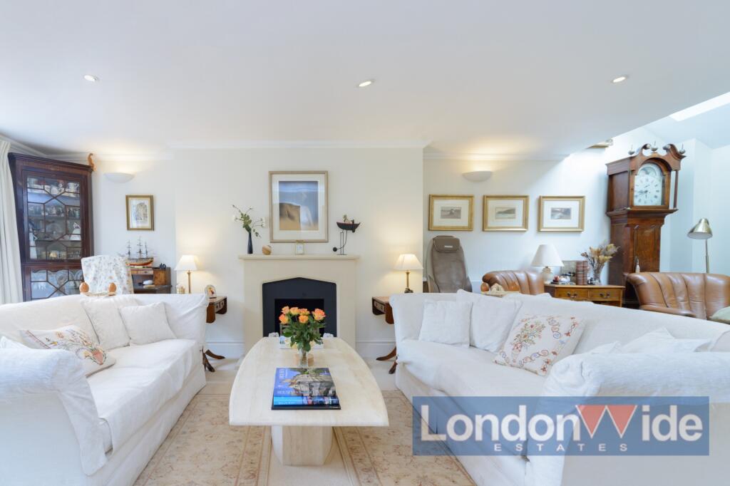3 bed Mews for rent in Paddington. From London Wide Estates