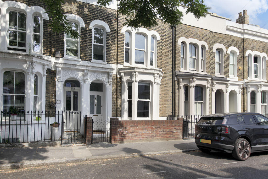 5 bed Mid Terraced House for rent in Bow. From Look Property Services Ltd - Bow 5 bed Mid Terraced House for rent in Bow. From Look Property Services Ltd - Bow