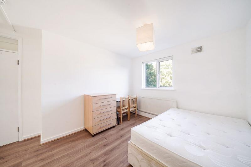 3 bed 1st Floor Flat for rent in Stepney. From Look Property Services Ltd - Bow 3 bed 1st Floor Flat for rent in Stepney. From Look Property Services Ltd - Bow