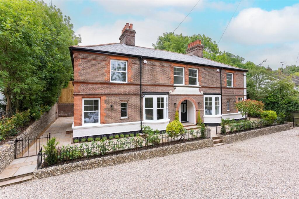 2 bed End of Terrace for rent in Chesham. From Lowthers Estate Agents - Hertfordshire 2 bed End of Terrace for rent in Chesham. From Lowthers Estate Agents - Hertfordshire