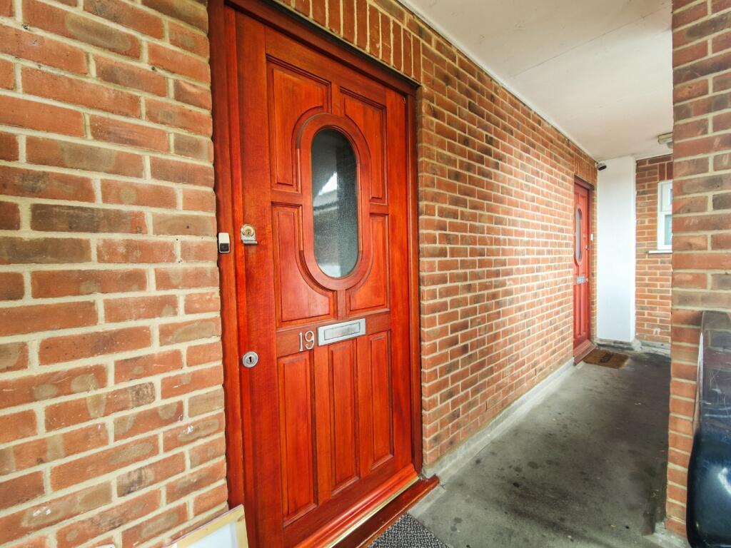 2 bed Apartment for rent in Gravesend. From M & M Estate & Letting Agents - Gravesend