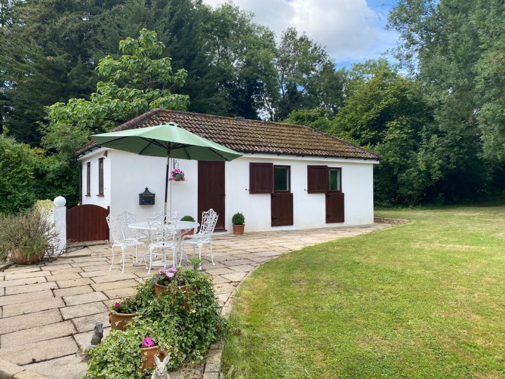 0 bed Studio for rent in New Ash Green. From M & M Estate & Letting Agents - Gravesend