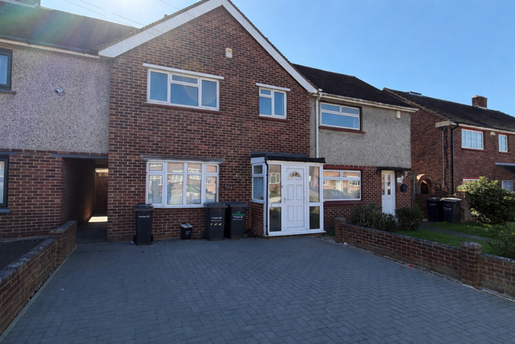 3 bed Mid Terraced House for rent in Northfleet. From M & M Estate & Letting Agents - Gravesend