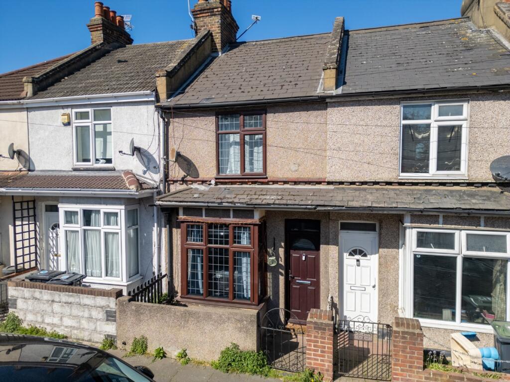 2 bed Mid Terraced House for rent in Northfleet. From M & M Estate & Letting Agents - Gravesend